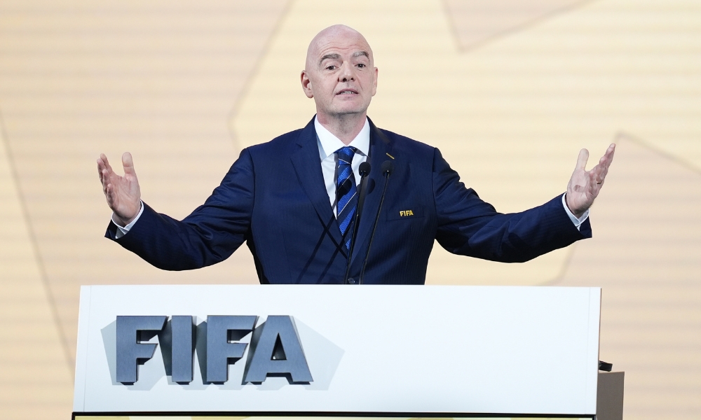 C7娱乐:40+5+9重返巅峰!哈登抡冒烟了:连秀抛投绝学单节17分打爆雄鹿.